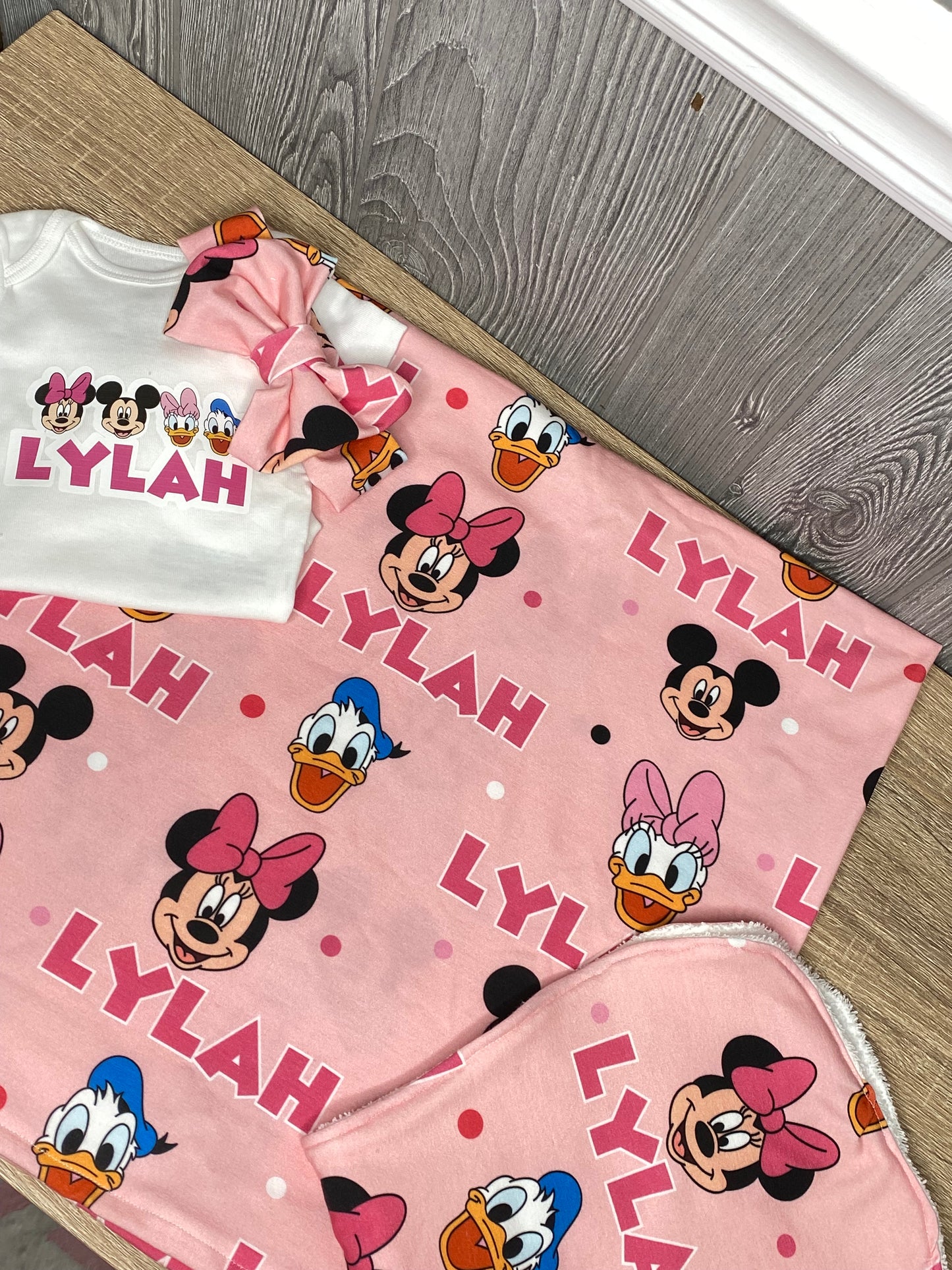 Minnie and Friends Blanket Set